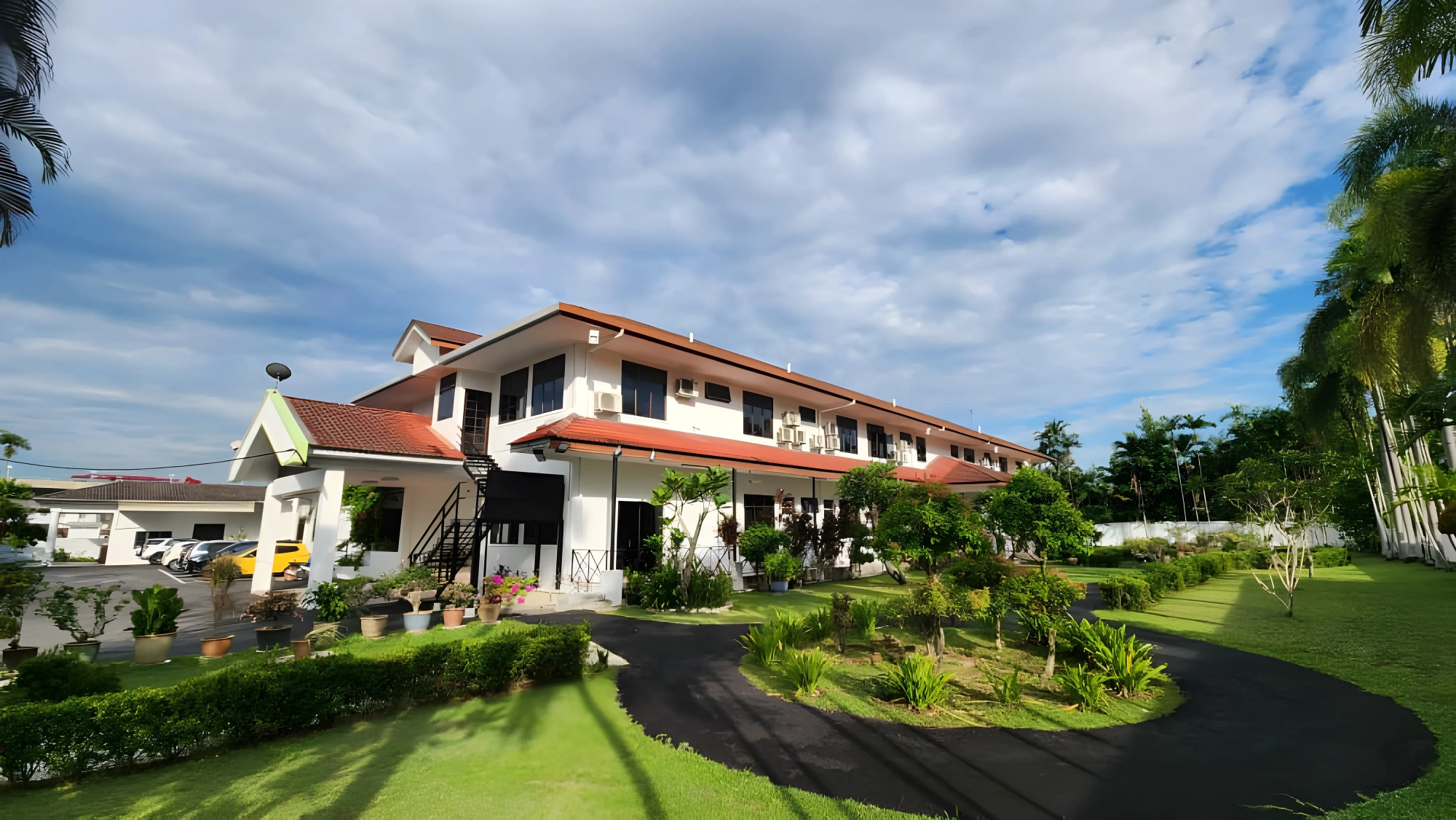 WhatsApp Image 2025-11-10 at 09.37