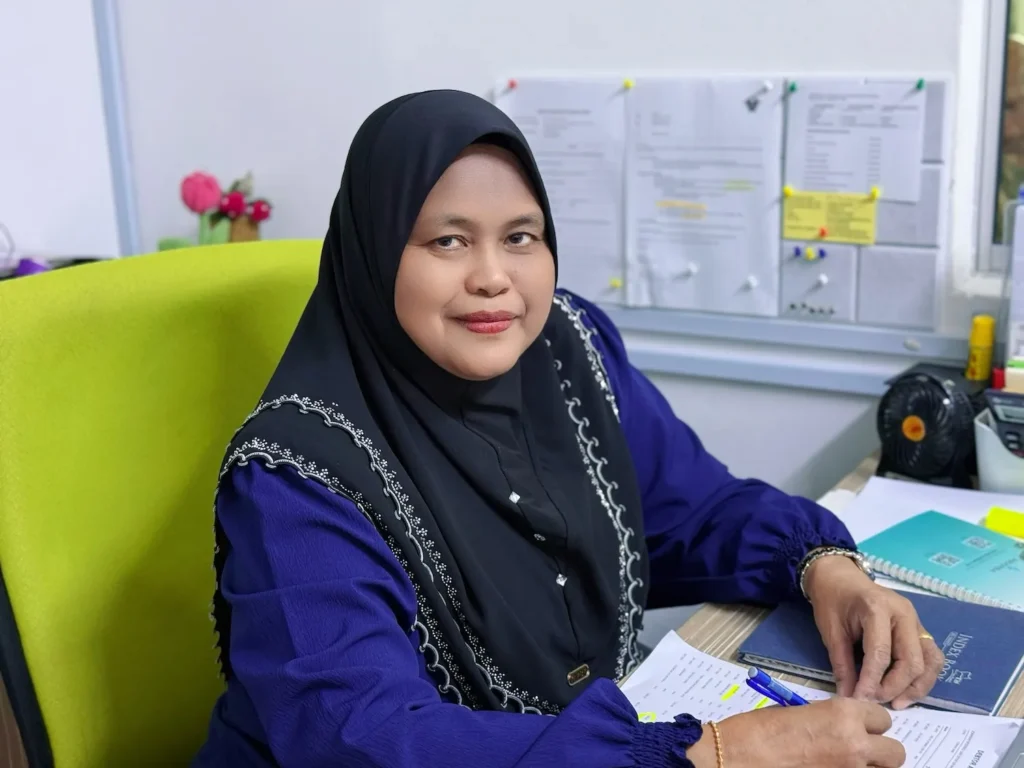 Puan Aziah Binti Abdul on duty at JR Pro Care Centre (JRPC), Kuala Lumpur.