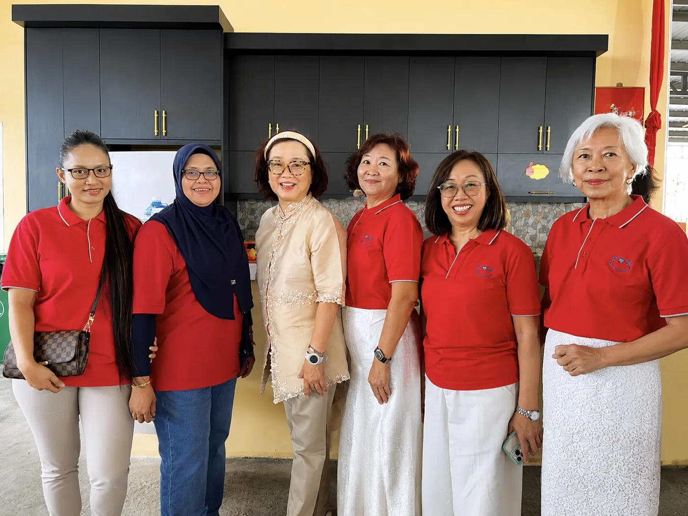 Mdm Yeo Eng Lam (centre left) during the opening ceremony of JR Segamat Care Centre (JRSC).